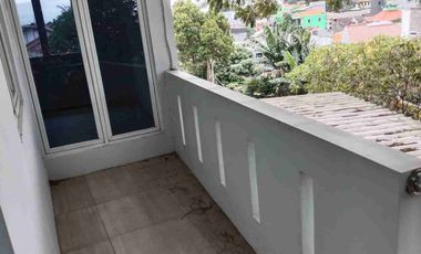 DISEWAKAN RUMAH BAGUS LUAS AKSES JALAN 2 MBL DILALUI JAKLINGKO DEKAT RAYA CONDET