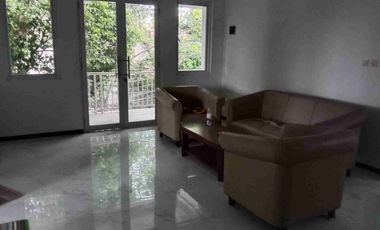 DISEWAKAN RUMAH BAGUS LUAS AKSES JALAN 2 MBL DILALUI JAKLINGKO DEKAT RAYA CONDET