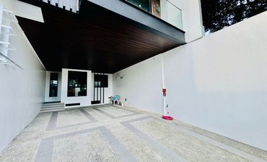 Stunning Brand New Modern Duplex House and Lot for Sale in Kapitolyo Pasig City