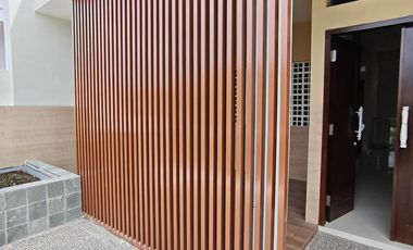 RUMAH MEWAH BARU FURNISHED STRATEGIS SUMBER BANJARSARI SOLO SURAKARTA