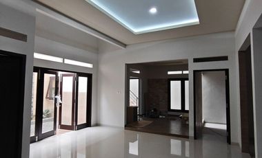 RUMAH MEWAH BARU FURNISHED STRATEGIS SUMBER BANJARSARI SOLO SURAKARTA