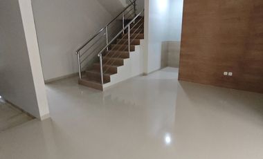 RUMAH MEWAH BARU FURNISHED STRATEGIS SUMBER BANJARSARI SOLO SURAKARTA
