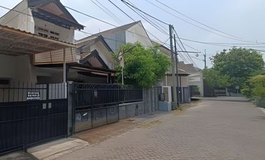 Dijual Via Lelang Rumah 2 lantai di Griya Babatan Mukti