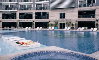 ₱3.2M Studio with Balcony for Sale in Knightsbridge Residences Makati | 27sqm High Floor Century City Condo