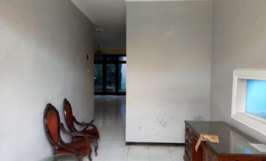 STRATEGIC HOUSE IN NGAGEL TIMUR – COMFORTABLE LIVING IN A PRIME LOCATION