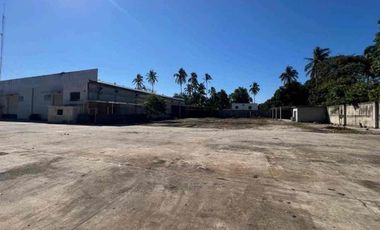Bodegas en Renta ubicadas en 
Carretera Libramiento Paraíso – Dos Bocas
Fraccionamiento El Limón, Plaza Dos Bocas, Paraíso, Tabasco.