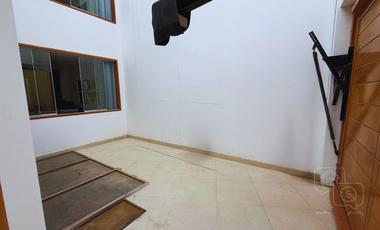 Casa Moderna en Venta en Esquina – Urb. Villa del Norte, Chiclayo