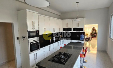 ALQUILER DE CASA DE TRES PISOS  EN CONDOMINIO PRIVADO LOMA BLANCA, LOS EJIDOS PIURA