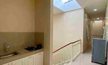kos premium andong tarif 1.8 jt dan 2.2 jt hanya 50 m jalan raya suhat bisa jalan kaki ke kampus UB Brawijaya jaminan full anak kos serta pembayaran fleksibel dekat pinang merah bunga merak semanggi