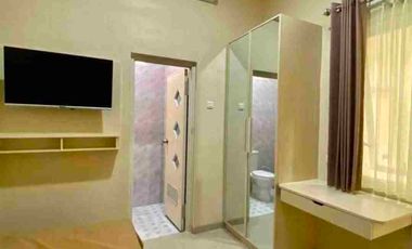 kos premium andong tarif 1.8 jt dan 2.2 jt hanya 50 m jalan raya suhat bisa jalan kaki ke kampus UB Brawijaya jaminan full anak kos serta pembayaran fleksibel dekat pinang merah bunga merak semanggi