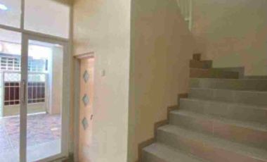 kos premium andong tarif 1.8 jt dan 2.2 jt hanya 50 m jalan raya suhat bisa jalan kaki ke kampus UB Brawijaya jaminan full anak kos serta pembayaran fleksibel dekat pinang merah bunga merak semanggi