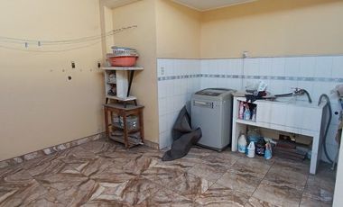 ¿Buscas una casa espaciosa y completa cerca de Av. Constructores y Flora Tristán, La Molina?