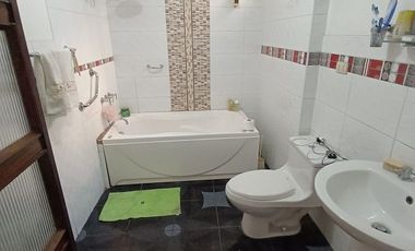 ¿Buscas una casa espaciosa y completa cerca de Av. Constructores y Flora Tristán, La Molina?