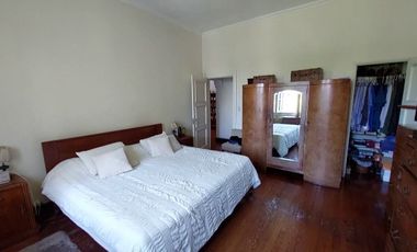 ¿Buscas una casa única y remodelada en una ubicación privilegiada cerca de las embajadas de Rumania y España en San Isidro?