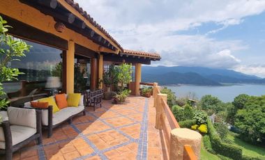 MAGNIFICA CASA EN VENTA, ESTILO VALLESANA