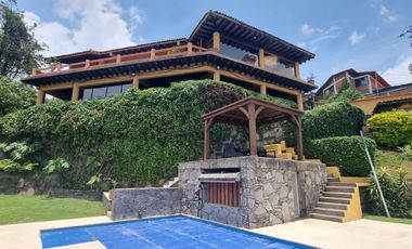 MAGNIFICA CASA EN VENTA, ESTILO VALLESANA