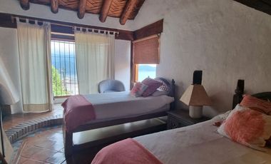 MAGNIFICA CASA EN VENTA, ESTILO VALLESANA