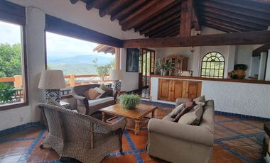 MAGNIFICA CASA EN VENTA, ESTILO VALLESANA