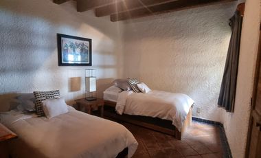 MAGNIFICA CASA EN VENTA, ESTILO VALLESANA