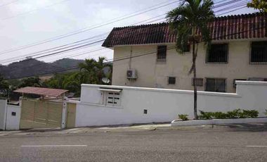 Departamento de alquiler remodelado en Ceibos sector abierto