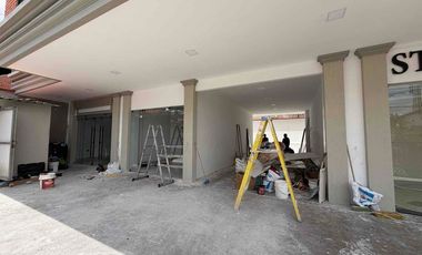 x Estrenar local Comercial 35m más 15 Parqueo