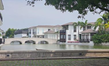 TERRENO ESQUINERO EN VENTA EN PLAZA LAGOS – URBANIZACIÓN LAGOS DEL BATÁN.