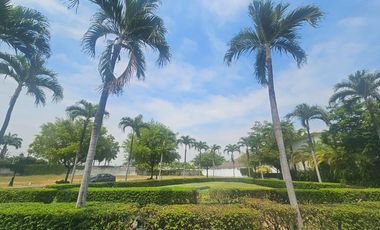 TERRENO ESQUINERO EN VENTA EN PLAZA LAGOS – URBANIZACIÓN LAGOS DEL BATÁN.