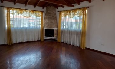 CASA RUSTICA 4 DORMITORIOS CON MASTER EN PLANTA BAJA EN MIRASIERRA VALLE DE LOS CHILLOS