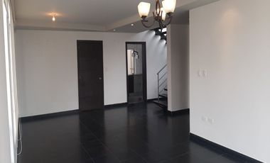 Vendo propiedad de 900m2 de terreno y 230m2 de construcción, 1 dormitorio en planta baja