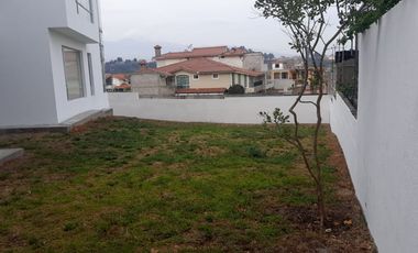 Vendo propiedad de 900m2 de terreno y 230m2 de construcción, 1 dormitorio en planta baja