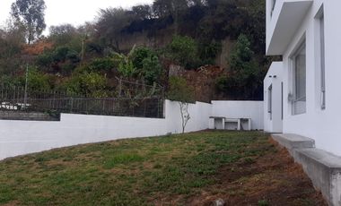 Vendo propiedad de 900m2 de terreno y 230m2 de construcción, 1 dormitorio en planta baja