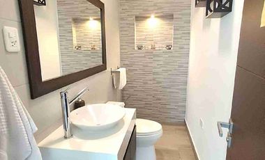 CASA INDEPENDIENTE EN VENTA SECTOR NAYON, QUITO