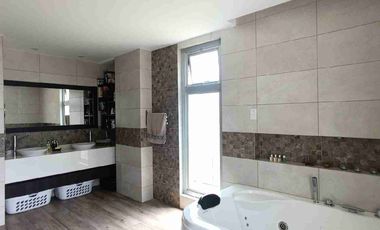 CASA INDEPENDIENTE EN VENTA SECTOR NAYON, QUITO