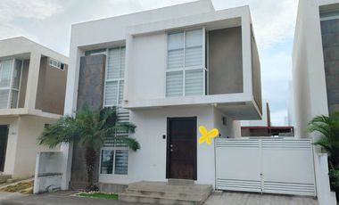 RENTA DE CASA EN URBANIZACIÓN PUNTA BLANCA JARAMIJÓ