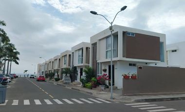 RENTA DE CASA EN URBANIZACIÓN PUNTA BLANCA JARAMIJÓ