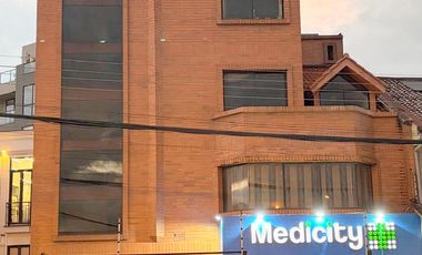 Lindo departamento en renta 3 dormitorios, en Puertas del Sol - Cuenca