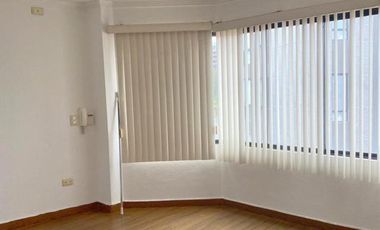 Lindo departamento en renta 3 dormitorios, en Puertas del Sol - Cuenca