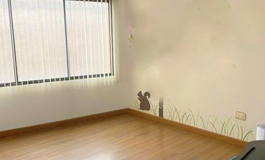 Lindo departamento en renta 3 dormitorios, en Puertas del Sol - Cuenca