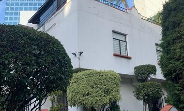 CASA CON USO DE SUELO MIXTO EN VENTA EN NAPOLES