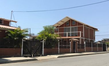 SE VENDE CASA DOS PISOS CERCA AL MAR