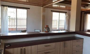 SE VENDE CASA DOS PISOS CERCA AL MAR