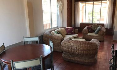 SE VENDE CASA DOS PISOS CERCA AL MAR