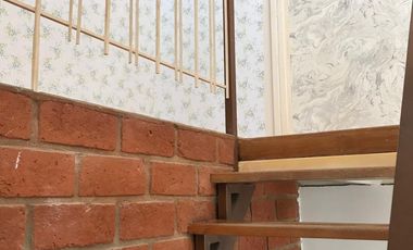 SE VENDE CASA DOS PISOS CERCA AL MAR