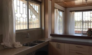 SE VENDE CASA DOS PISOS CERCA AL MAR