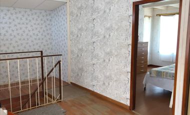 SE VENDE CASA DOS PISOS CERCA AL MAR