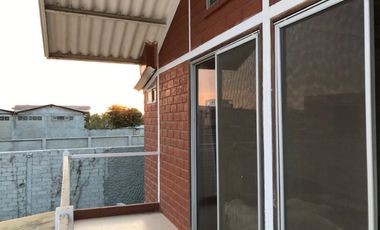 SE VENDE CASA DOS PISOS CERCA AL MAR