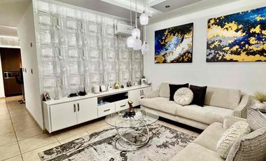 Casa familiar en venta con alberca en Real de Toledo Residencial – Poniente de Hermosillo