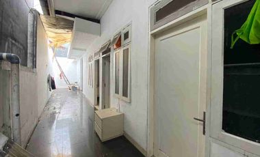 Dijual/disewakan Rumah cocok untuk klinik ataupun kantor di Tebet Jakarta Selatan