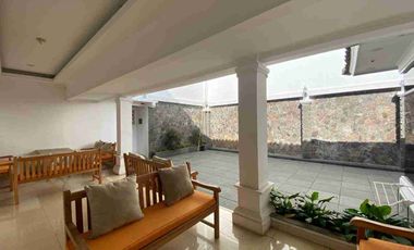 Dijual/disewakan Rumah cocok untuk klinik ataupun kantor di Tebet Jakarta Selatan