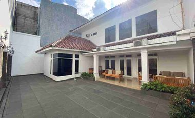 Dijual/disewakan Rumah cocok untuk klinik ataupun kantor di Tebet Jakarta Selatan